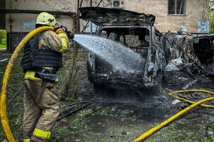 РФ атаковала Одессу дронами: обломки БпЛА упали на дом, пострадали люди (обновлено) РФ атаковала Одессу дронами: обломки БпЛА упали на дом, пострадали люди (обновлено)