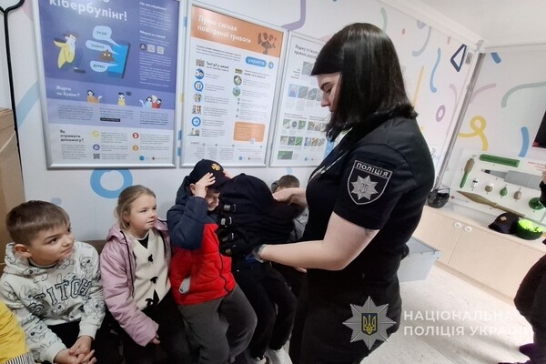 Школу на Одесчине посетил мобильный класс: чему учили детей Школу на Одесчине посетил мобильный класс: чему учили детей
