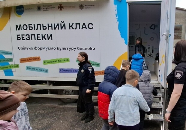 Школу на Одесчине посетил мобильный класс: чему учили детей Школу на Одесчине посетил мобильный класс: чему учили детей