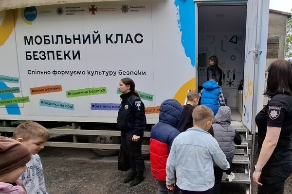 Школу на Одесчине посетил мобильный класс: чему учили детей Школу на Одесчине посетил мобильный класс: чему учили детей
