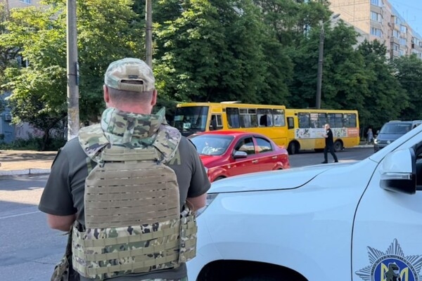 Утренний удар по остановке в Одессе: получили осколочные ранения люди Утренний удар по остановке в Одессе: получили осколочные ранения люди
